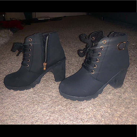 Shoes - Minimalist Lace-Up Front Chunky Heeled Boots